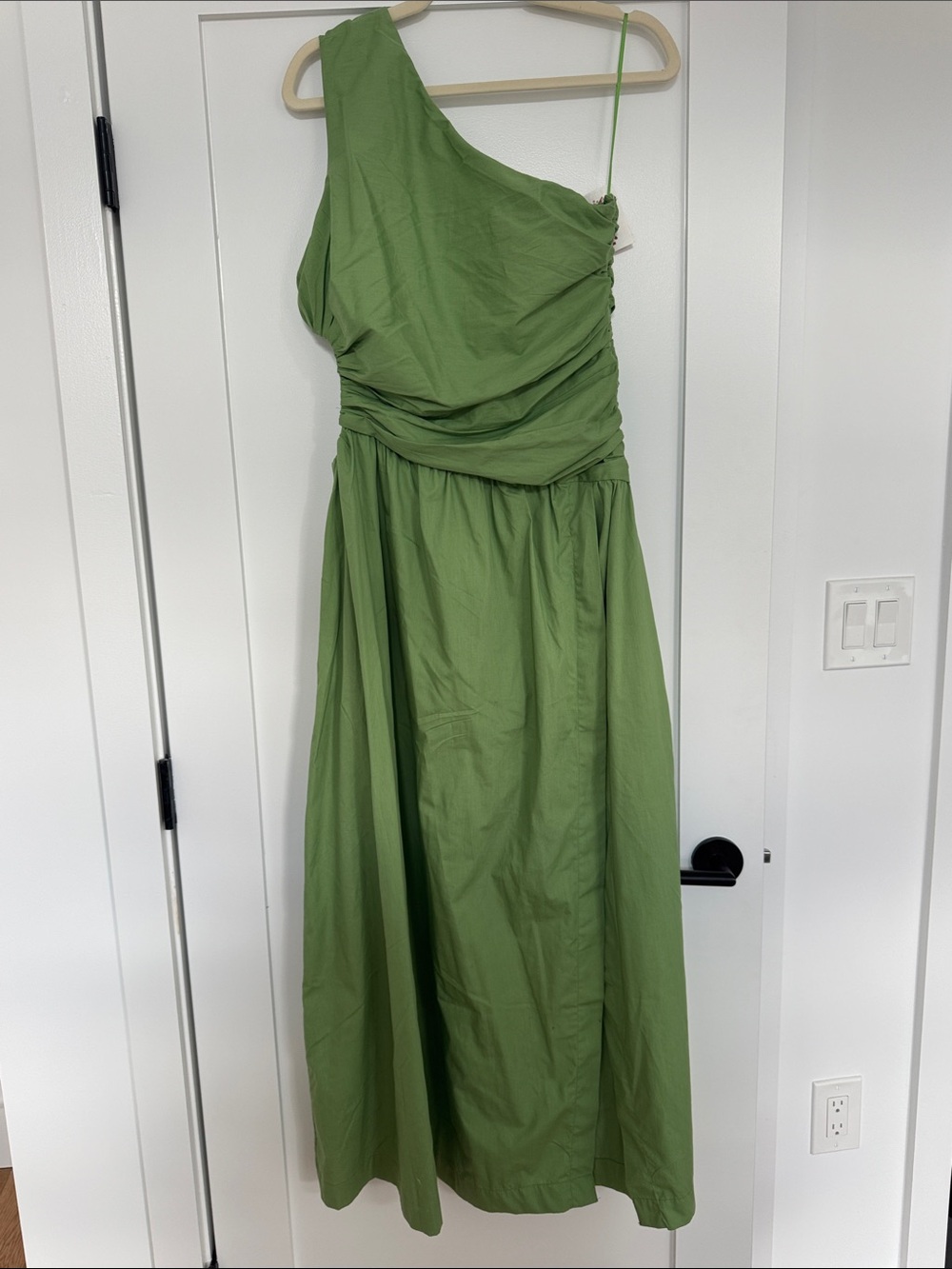 Abercrombie One-shoulder Cut Out Maxi Dress in Green - Picture 4 of 10
